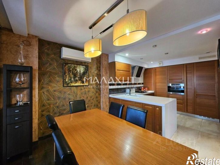 4-комн квартира ул Венцека, 1,  д. 1