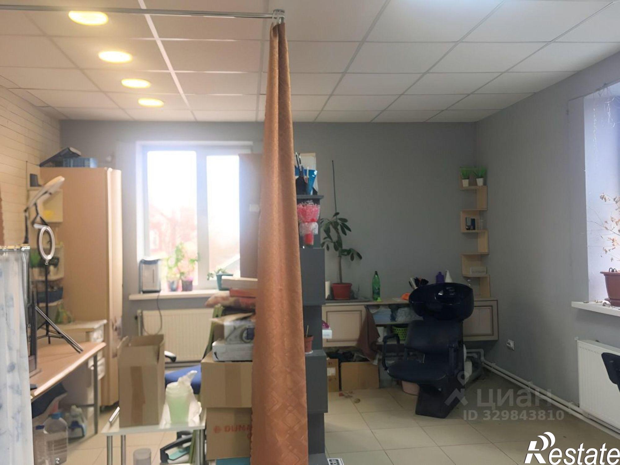 Сдать торговое помещение за 300 000 рублей на Уральская улица