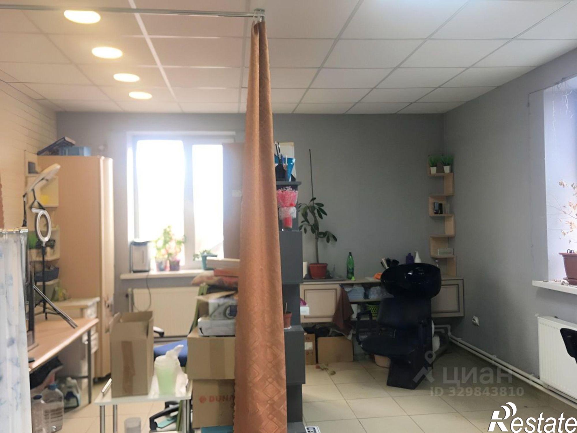 Сдать торговое помещение за 300 000 рублей на Уральская улица