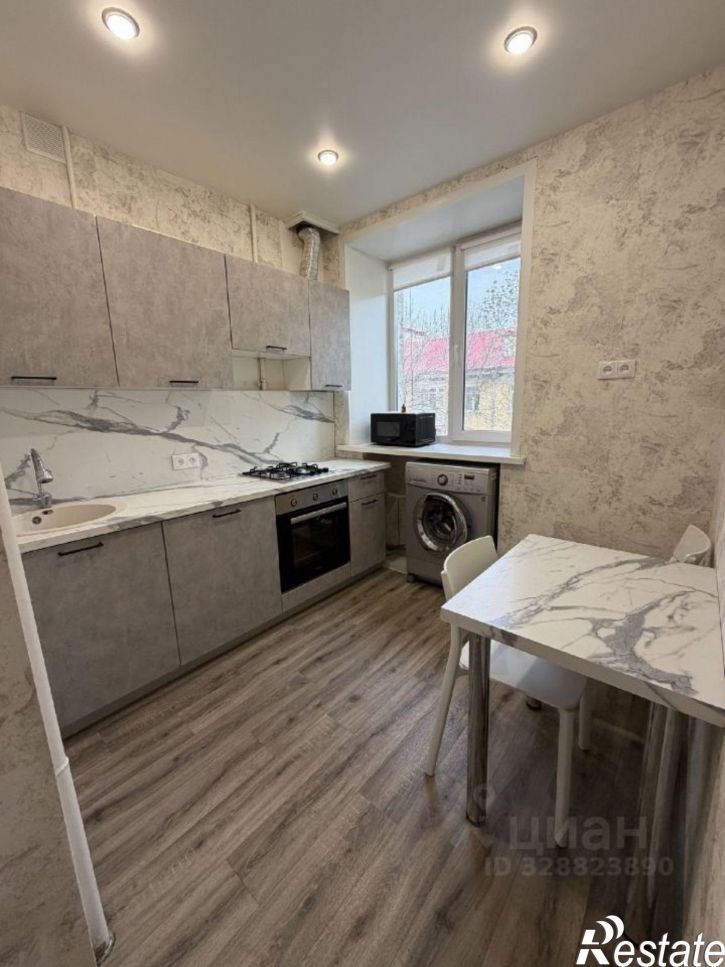 2-комн квартира Тихвинская улица, 28,  д. 28