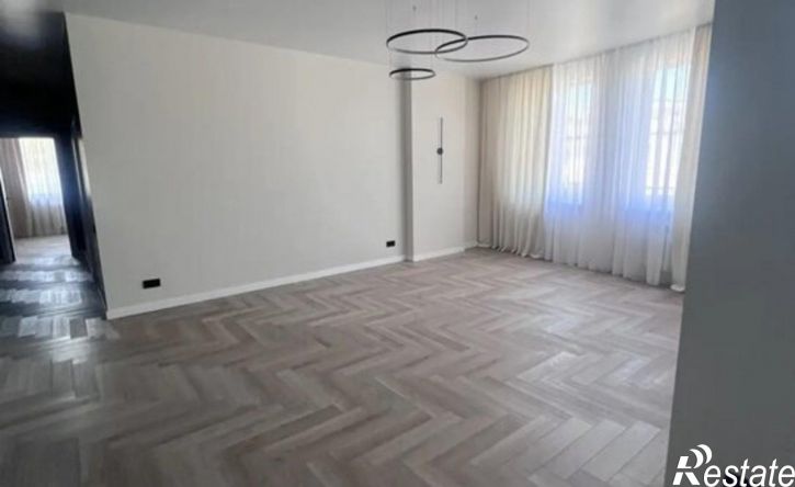 3-комн квартира улица Клары Цеткин, 23А,  д. 23А