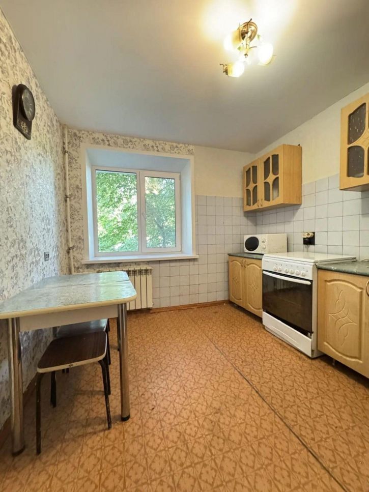 3-комн квартира Красных Коммунаров улица, 19Б