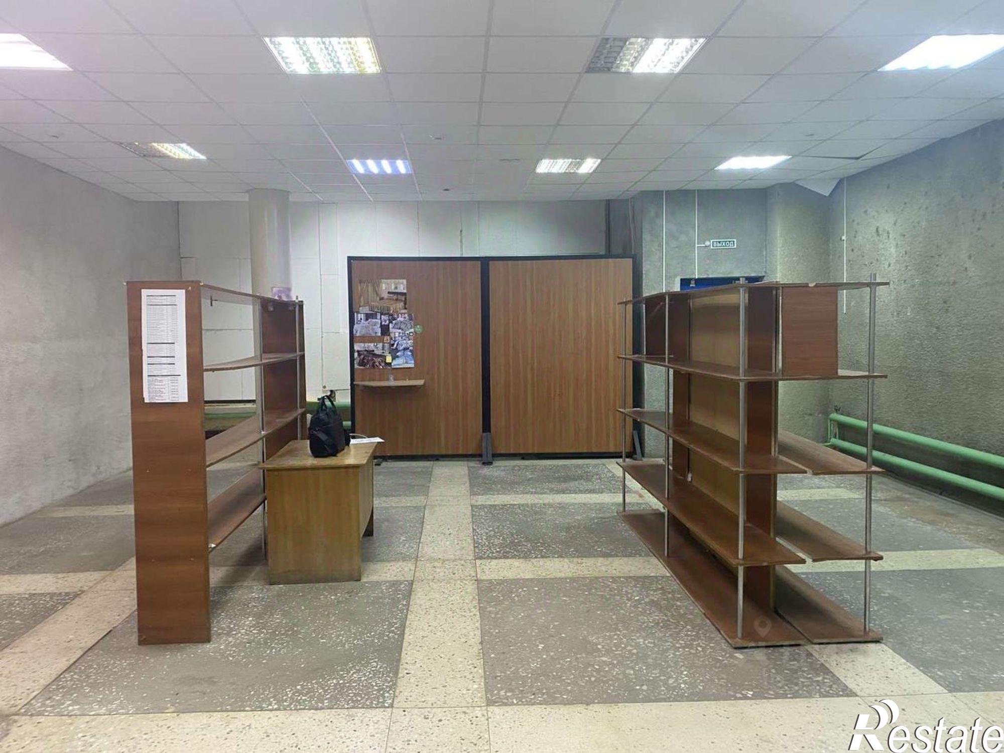 Купить торговое помещение за 16 500 000 рублей на проспект Юных Пионеров, 142
