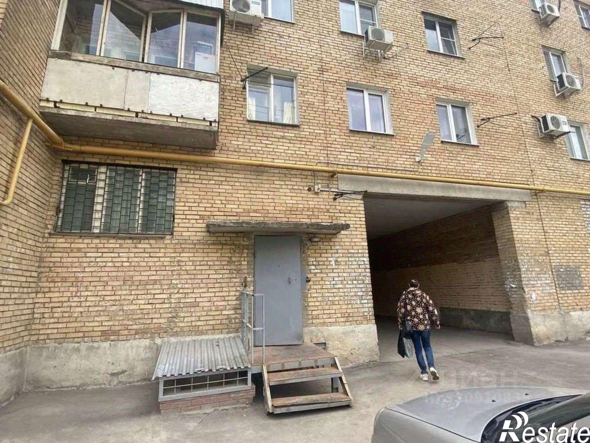 Купить торговое помещение за 16 500 000 рублей на проспект Юных Пионеров, 142