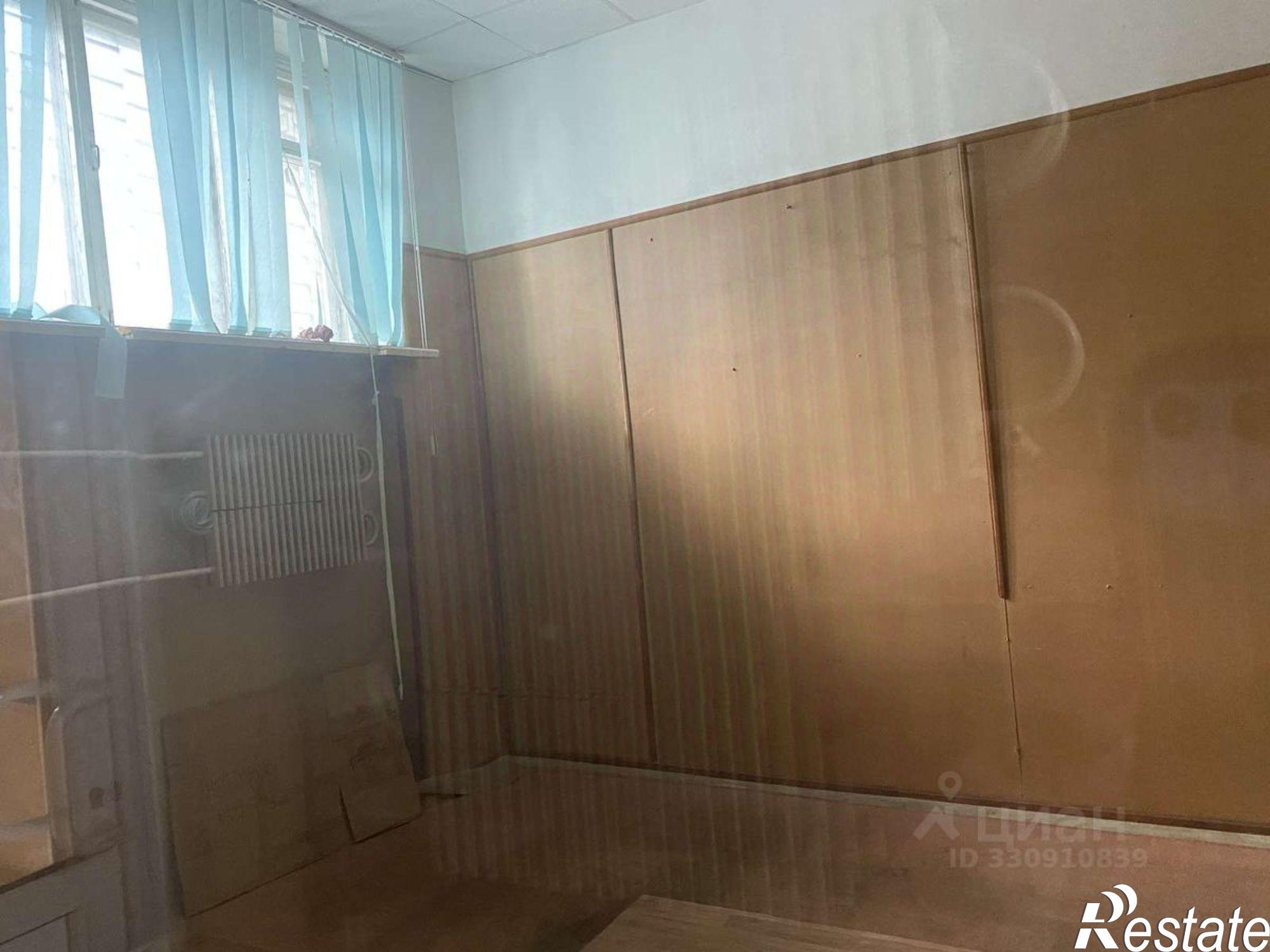 Купить торговое помещение за 16 500 000 рублей на проспект Юных Пионеров, 142