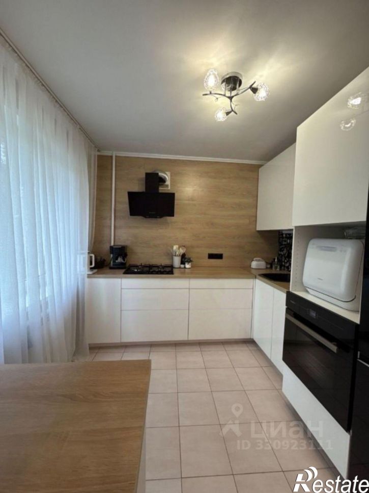 4-комн квартира улица Георгия Димитрова, 94,  д. 94
