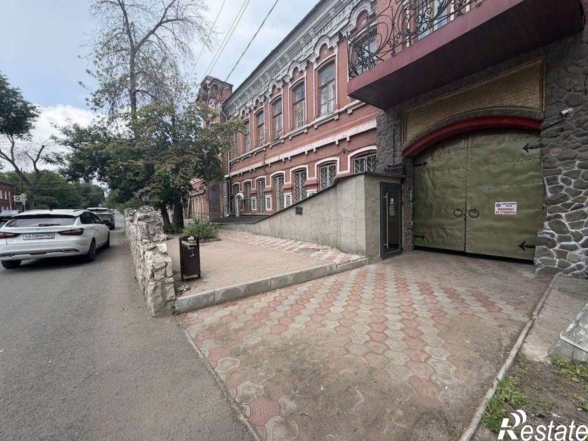 Купить торговое помещение за 13 500 100 рублей на Садовая улица, 61