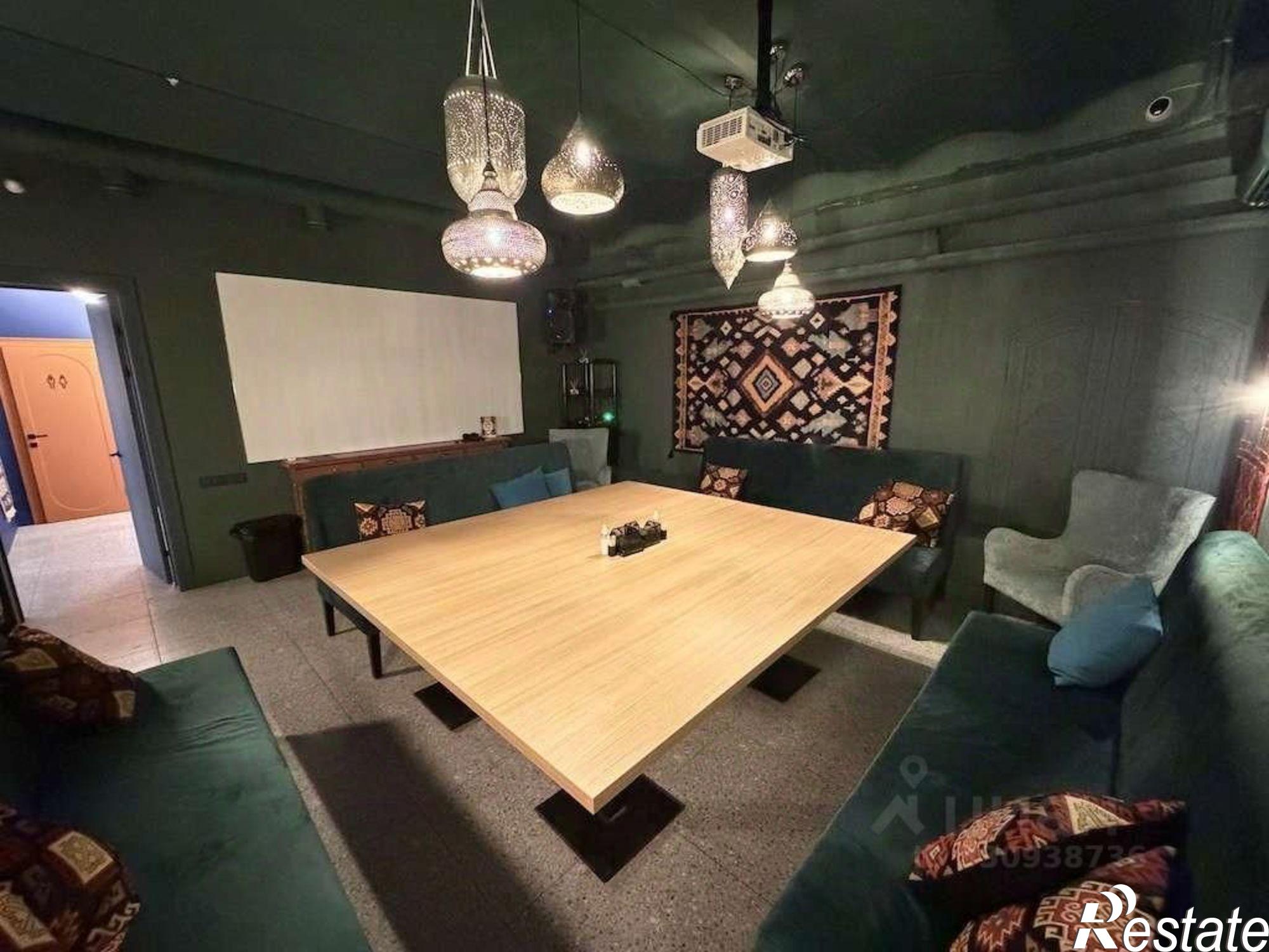 Купить торговое помещение за 13 500 100 рублей на ул Садовая, 61