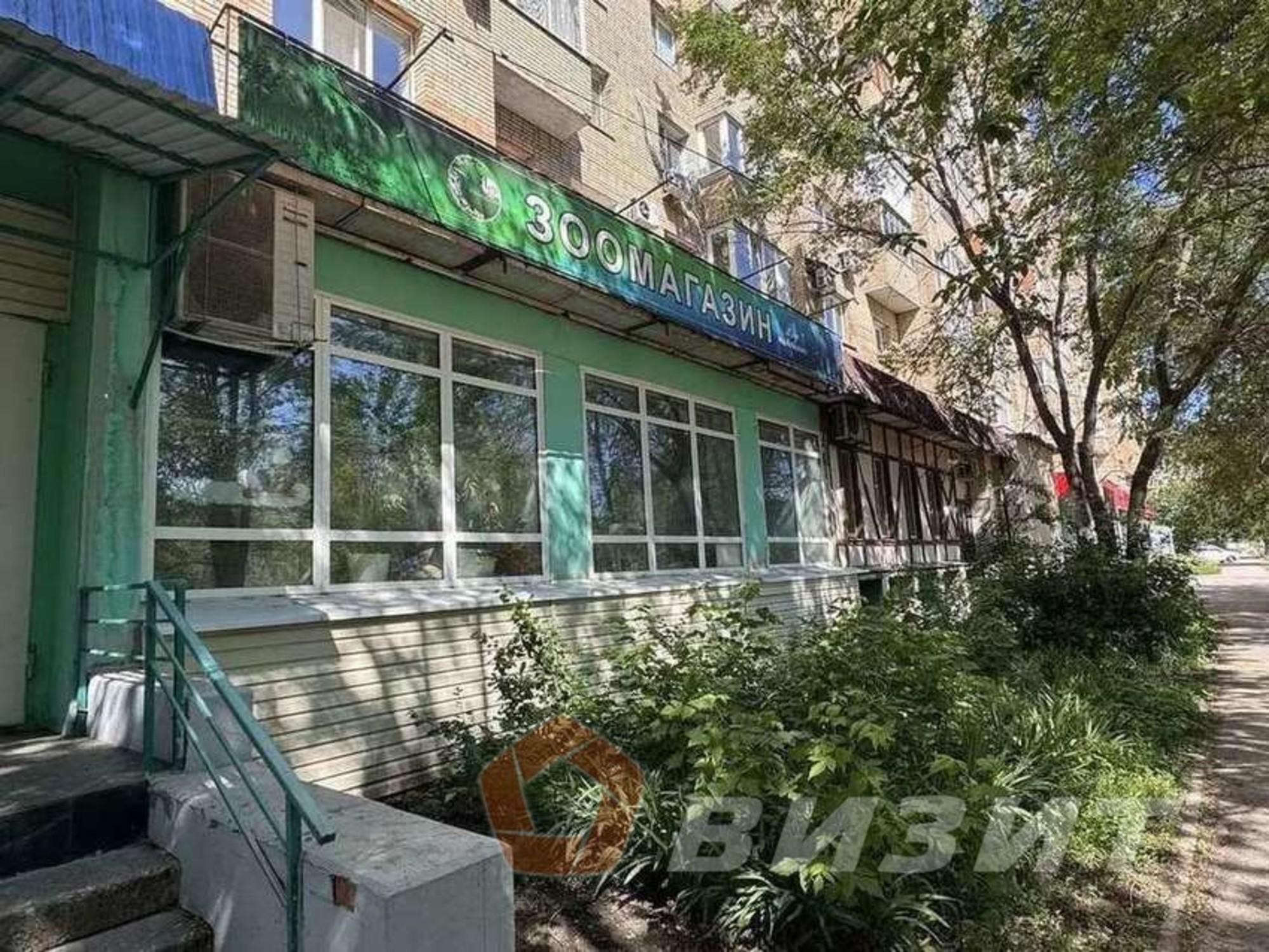 Сдать торговое помещение за 325 000 рублей на Мориса Тореза улица, 105А