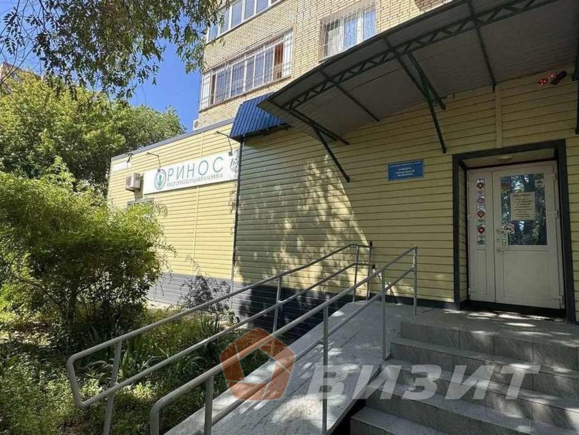 Сдать торговое помещение за 325 000 рублей на Мориса Тореза улица, 105А