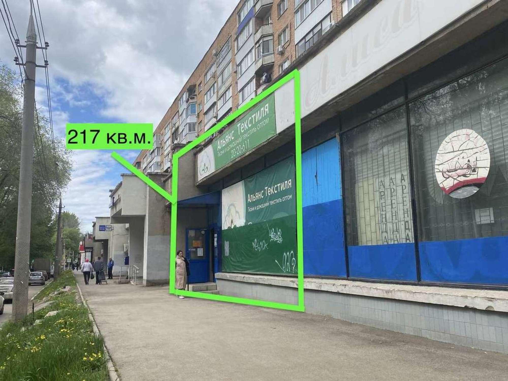 Купить торговое помещение за 16 500 000 рублей на Юных Пионеров проспект, 142