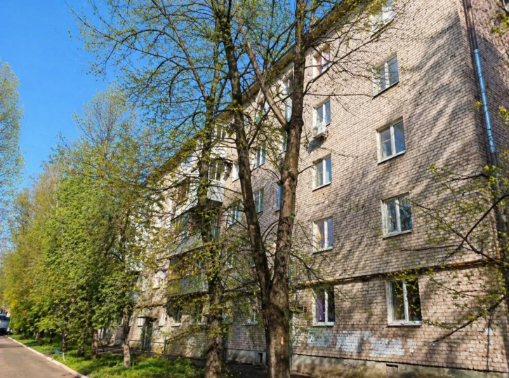 2-комн квартира Свободы улица, 228