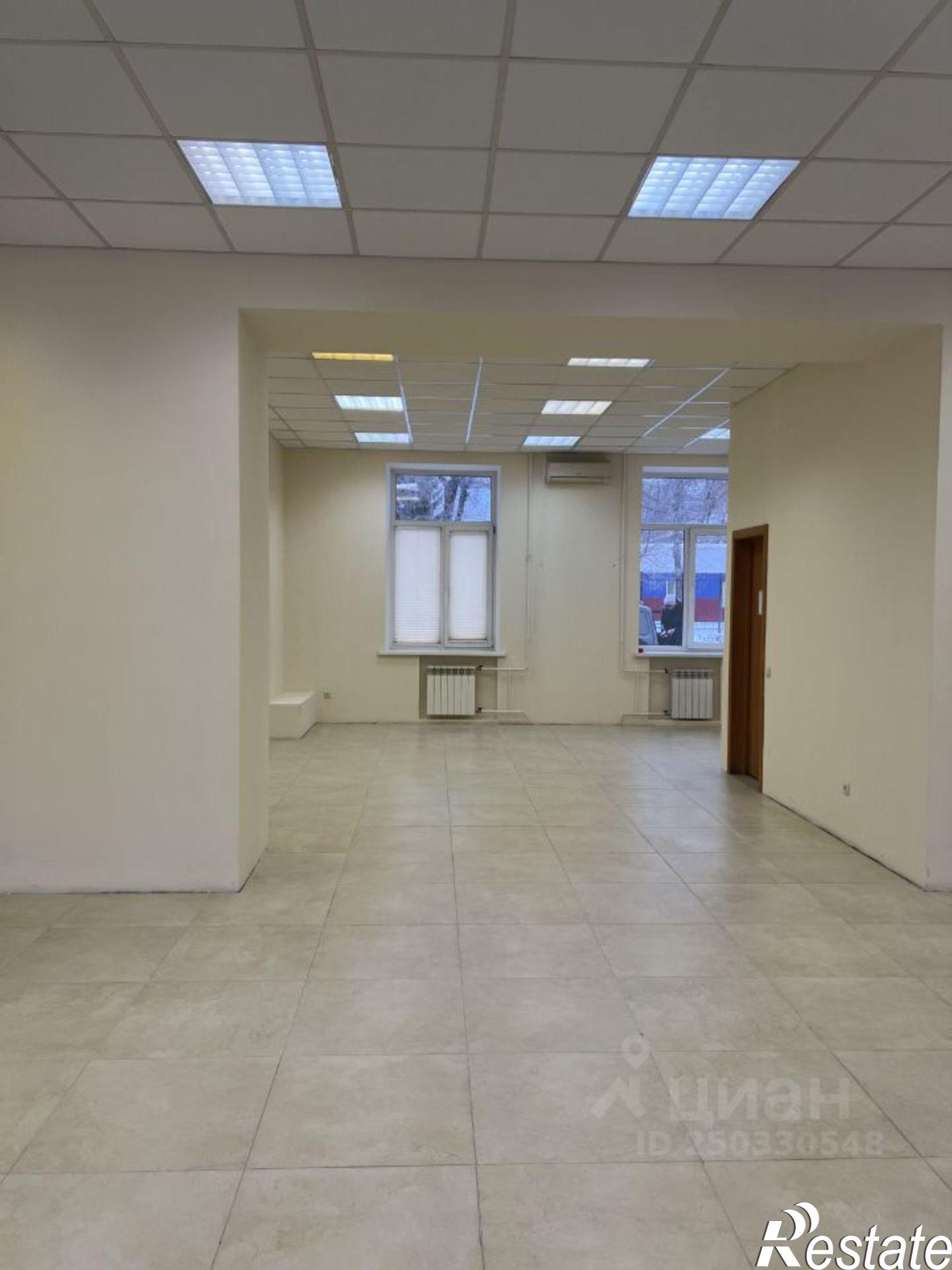 Сдать торговое помещение за 120 000 рублей на проспект Металлургов, 89
