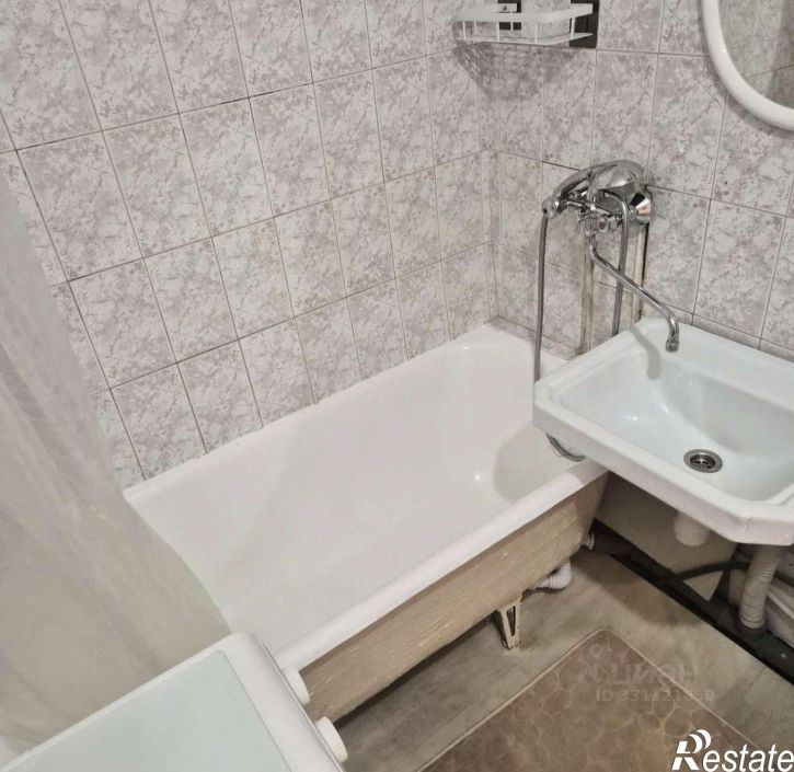2-комн квартира улица Николая Панова, 15,  д. 15