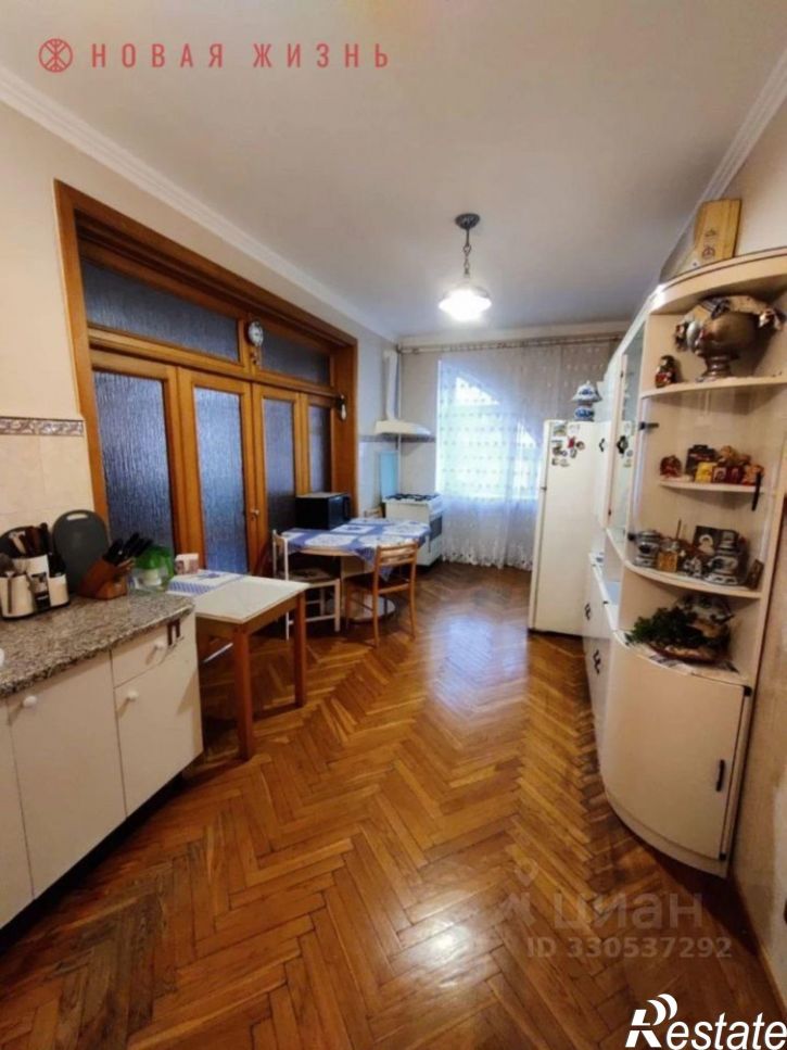 5-комн квартира улица Фрунзе, 142,  д. 142