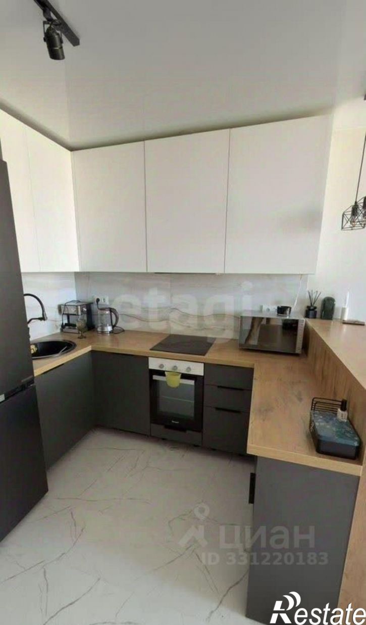 2-комн квартира Революционная улица, 101В,  д. 101В
