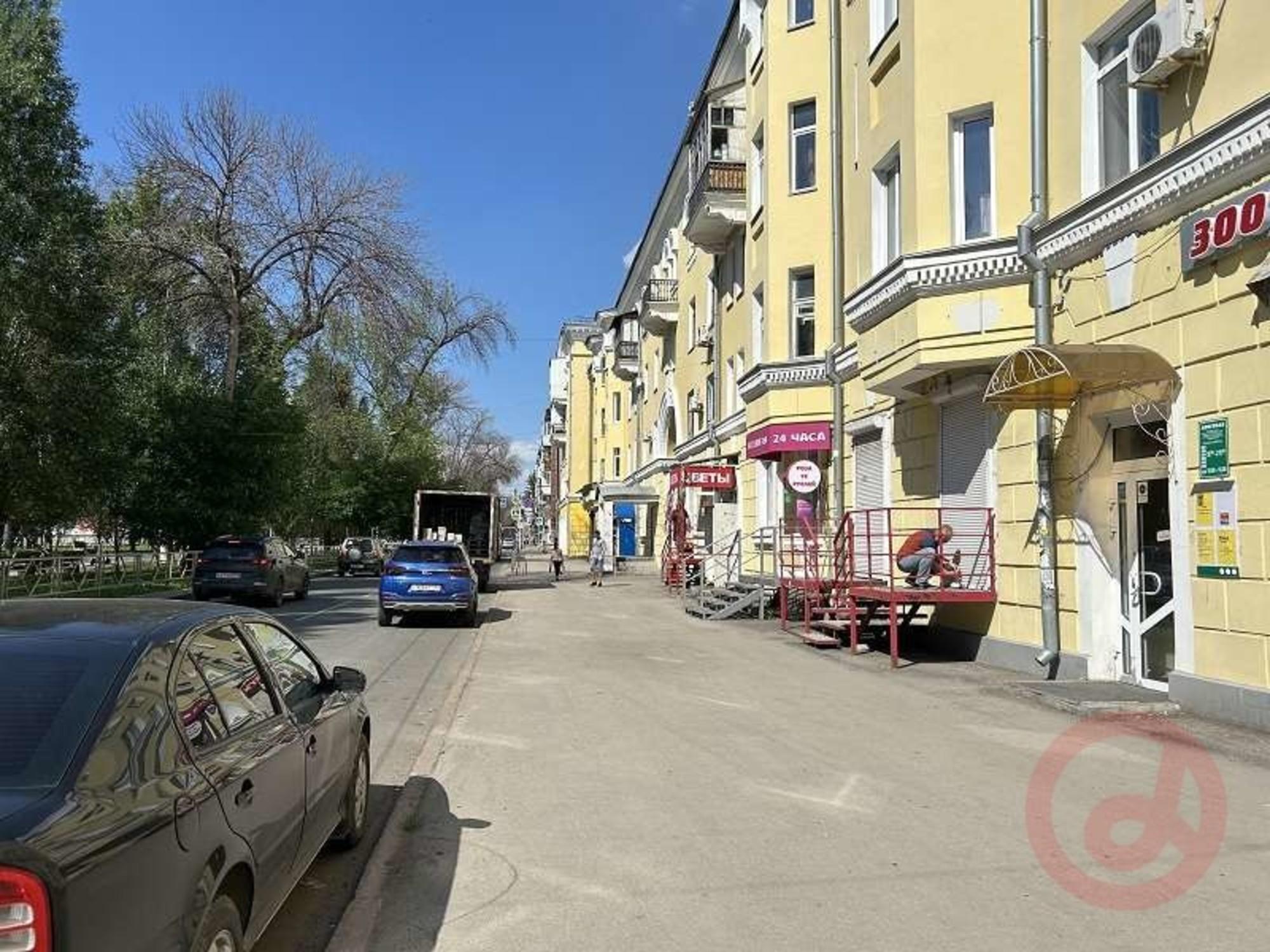 Сдать торговое помещение за 135 000 рублей на Металлургов проспект, 81