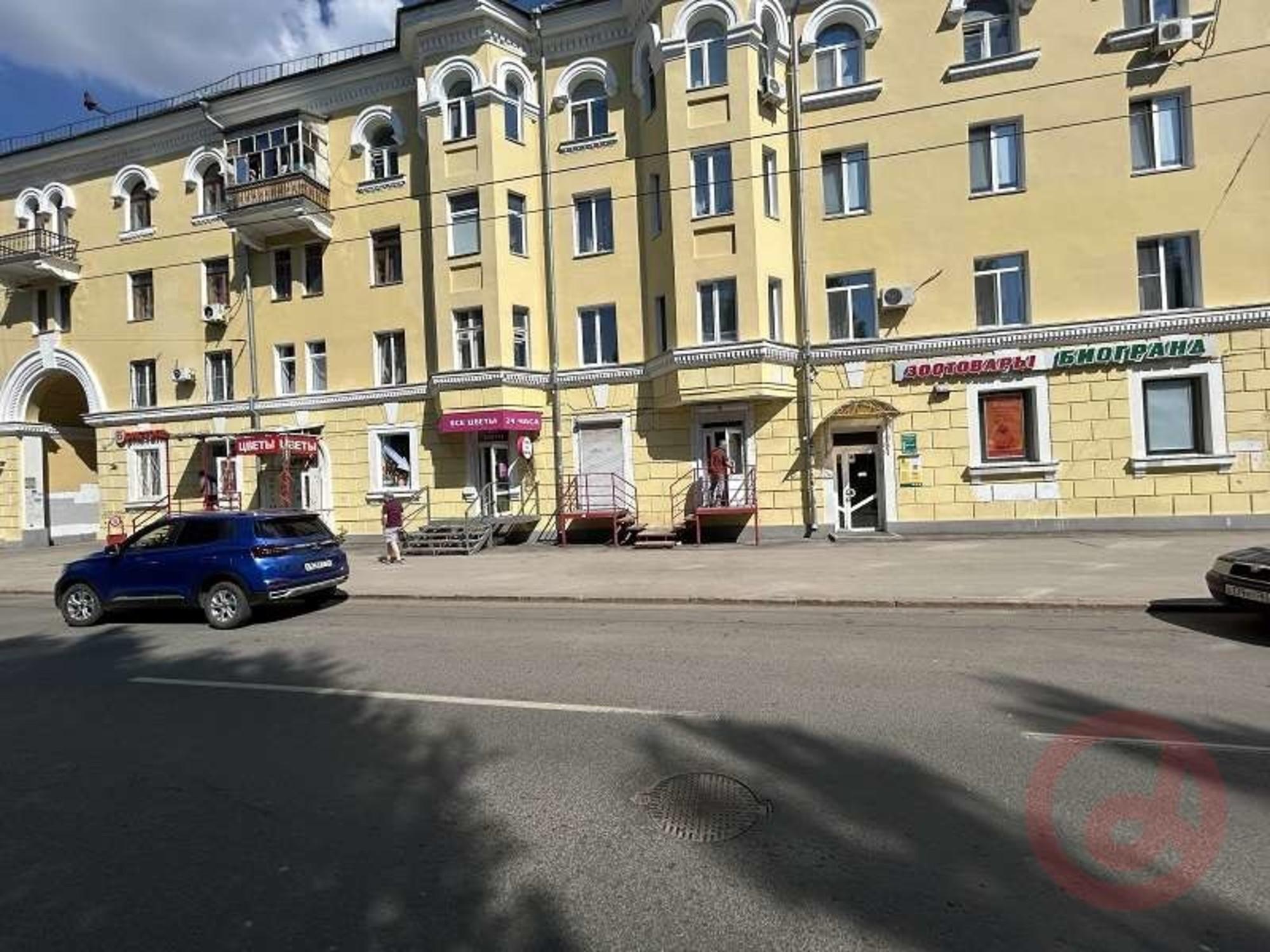 Сдать торговое помещение за 135 000 рублей на Металлургов проспект, 81
