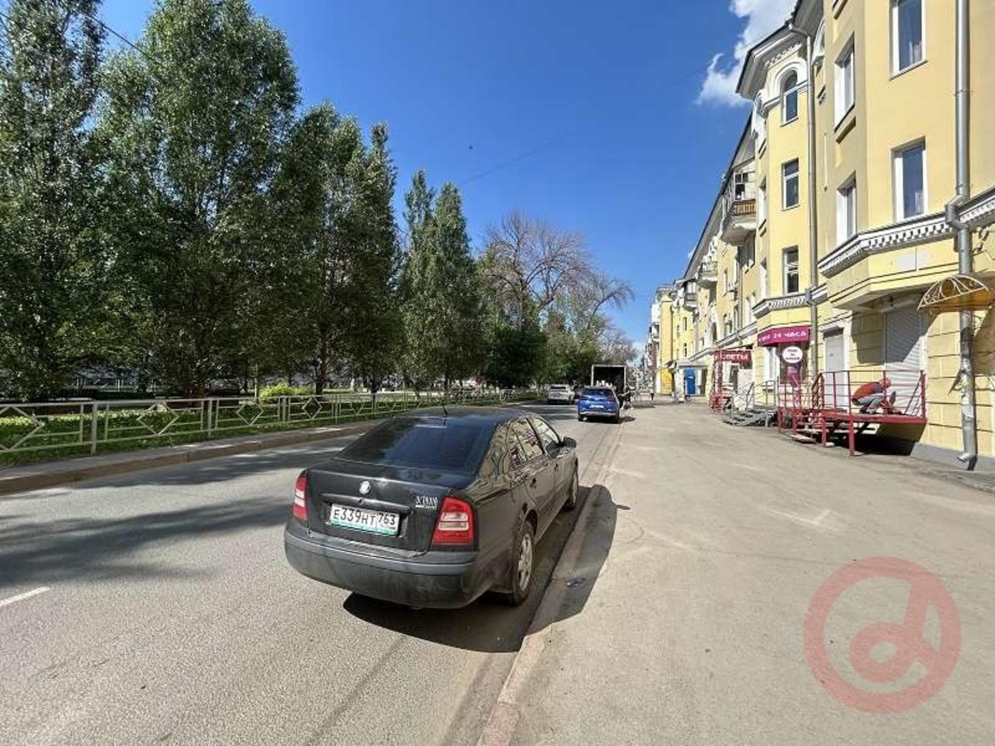 Сдать торговое помещение за 135 000 рублей на Металлургов проспект, 81