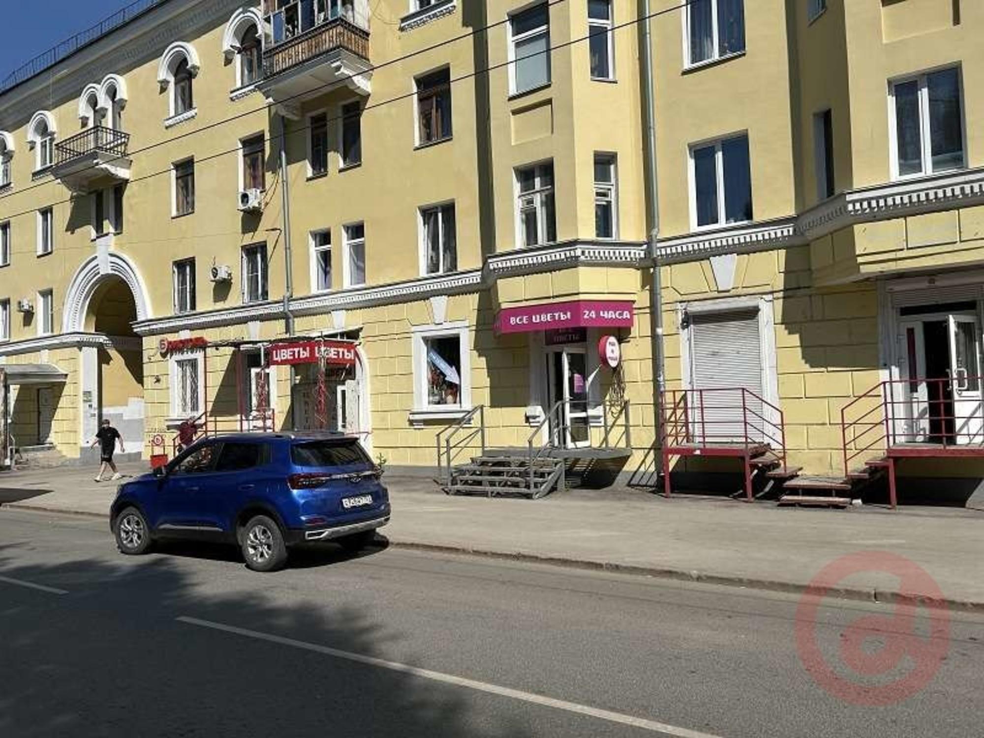 Сдать торговое помещение за 135 000 рублей на Металлургов проспект, 81