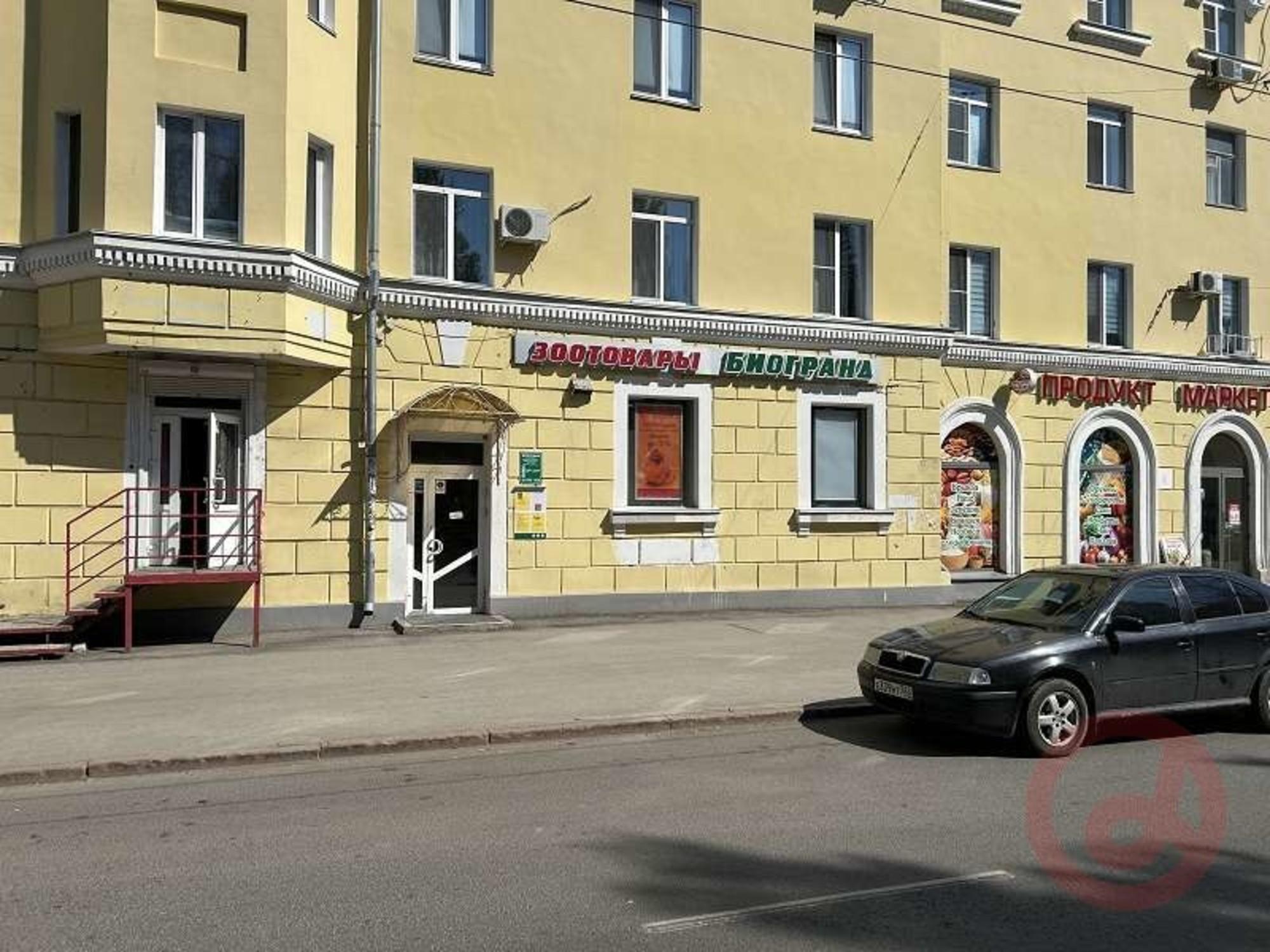 Сдать торговое помещение за 135 000 рублей на Металлургов проспект, 81