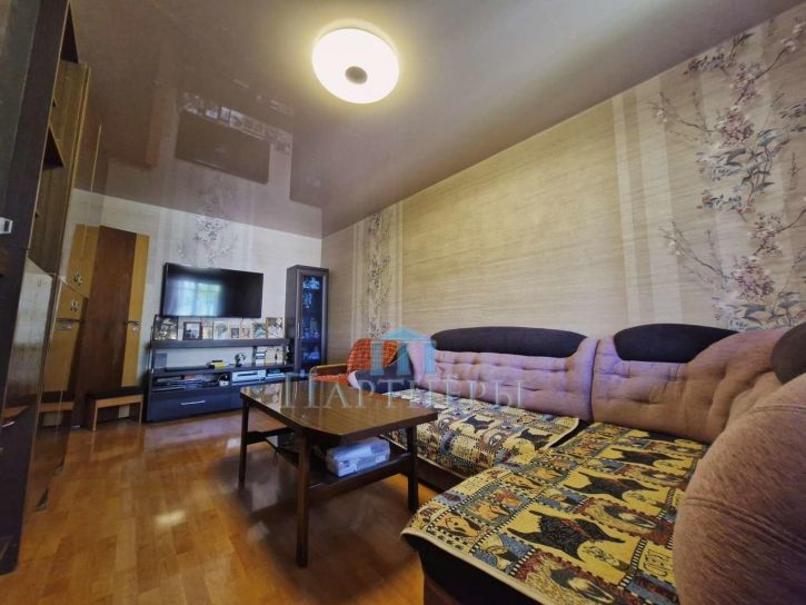 4-комн квартира Промышленности улица, 309