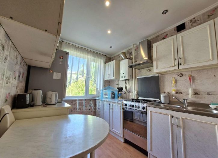 4-комн квартира Промышленности улица, 309