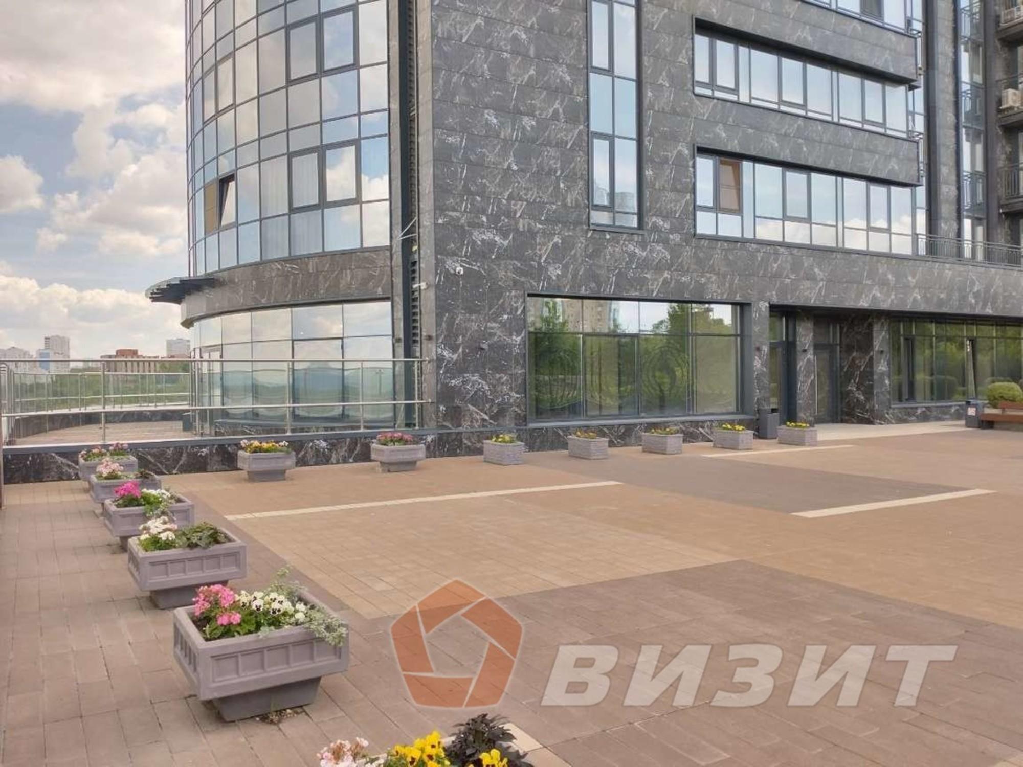 Купить торговое помещение за 110 000 000 рублей на Мусоргского улица, 1а