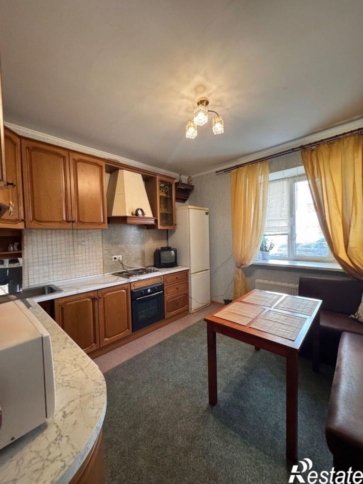 3-комн квартира Виталия Талабаева улица, 8
