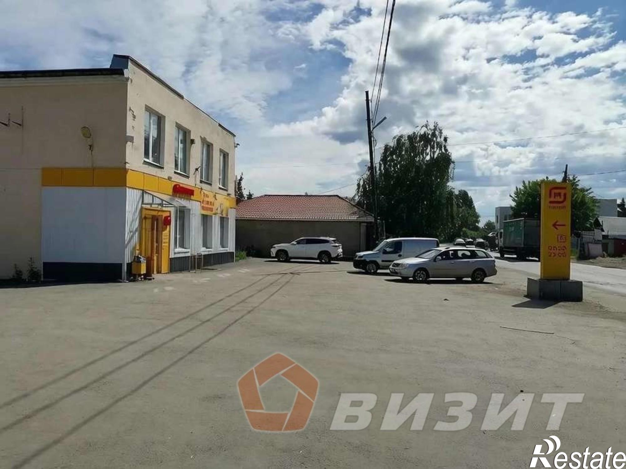 Купить торговое помещение за 33 000 000 рублей на Чекистов улица, 140