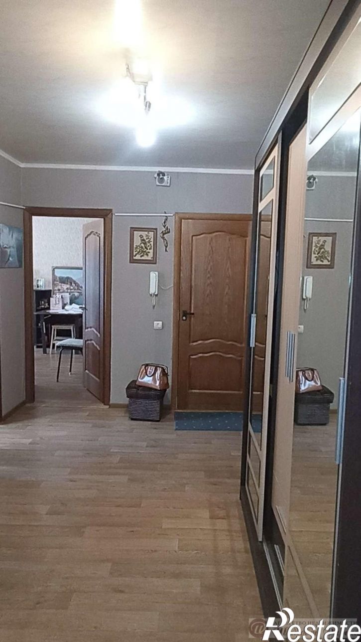 3-комн квартира Парижской Коммуны улица, 30