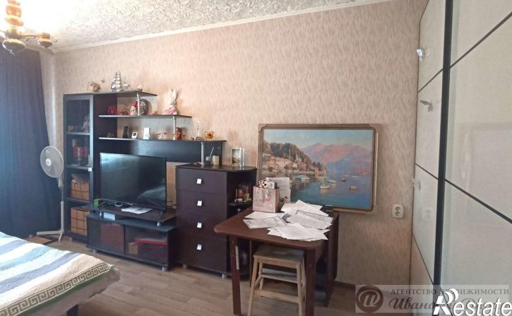 3-комн квартира Парижской Коммуны улица, 30