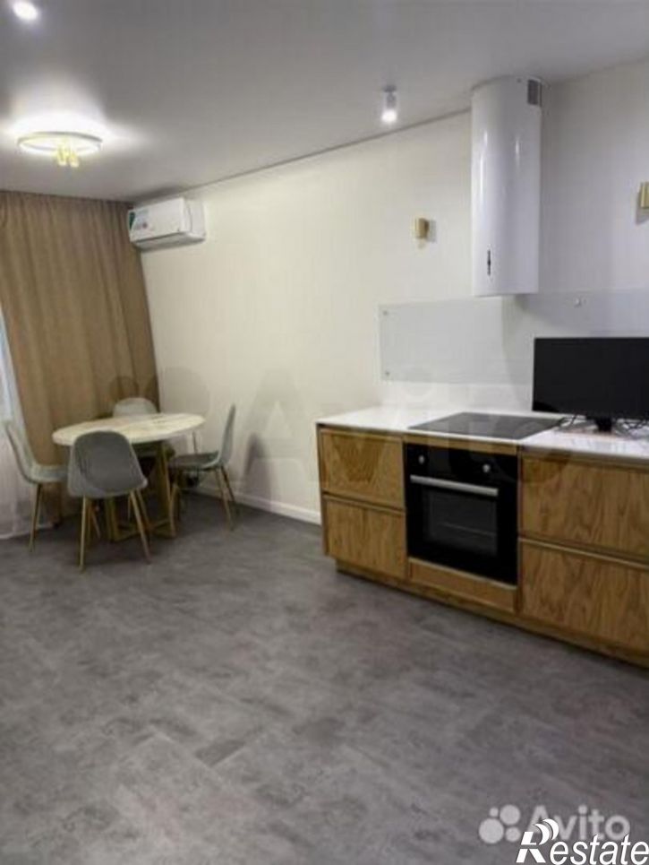 2-комн квартира Революционная улица, 101Вк1
