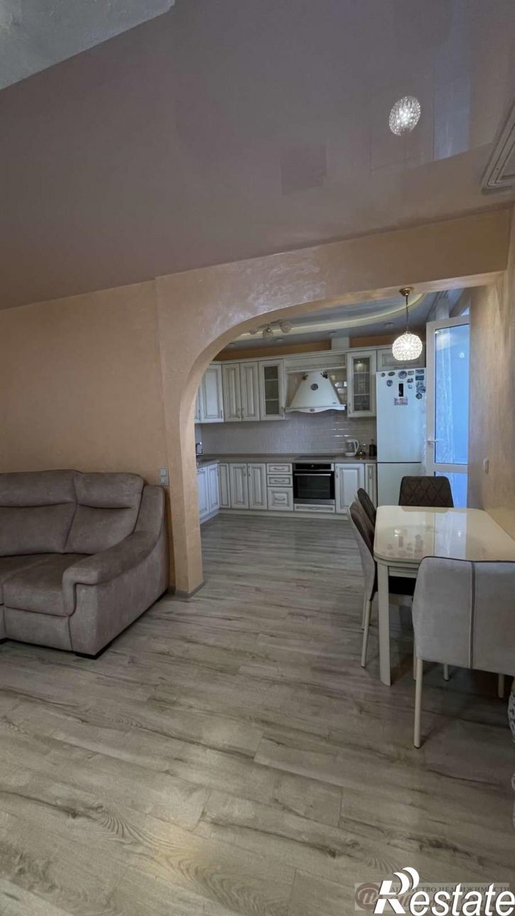3-комн квартира Осетинская улица, 8