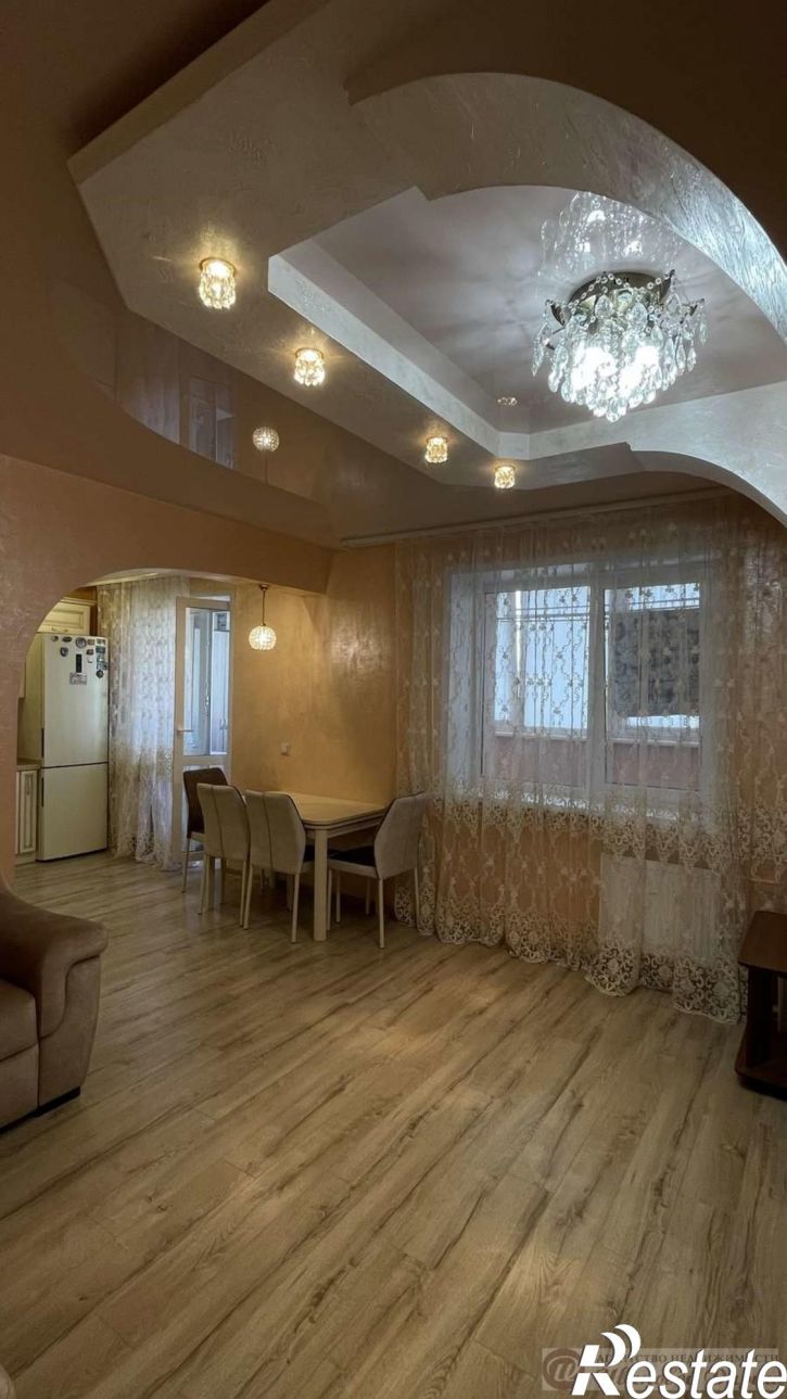 3-комн квартира Осетинская улица, 8