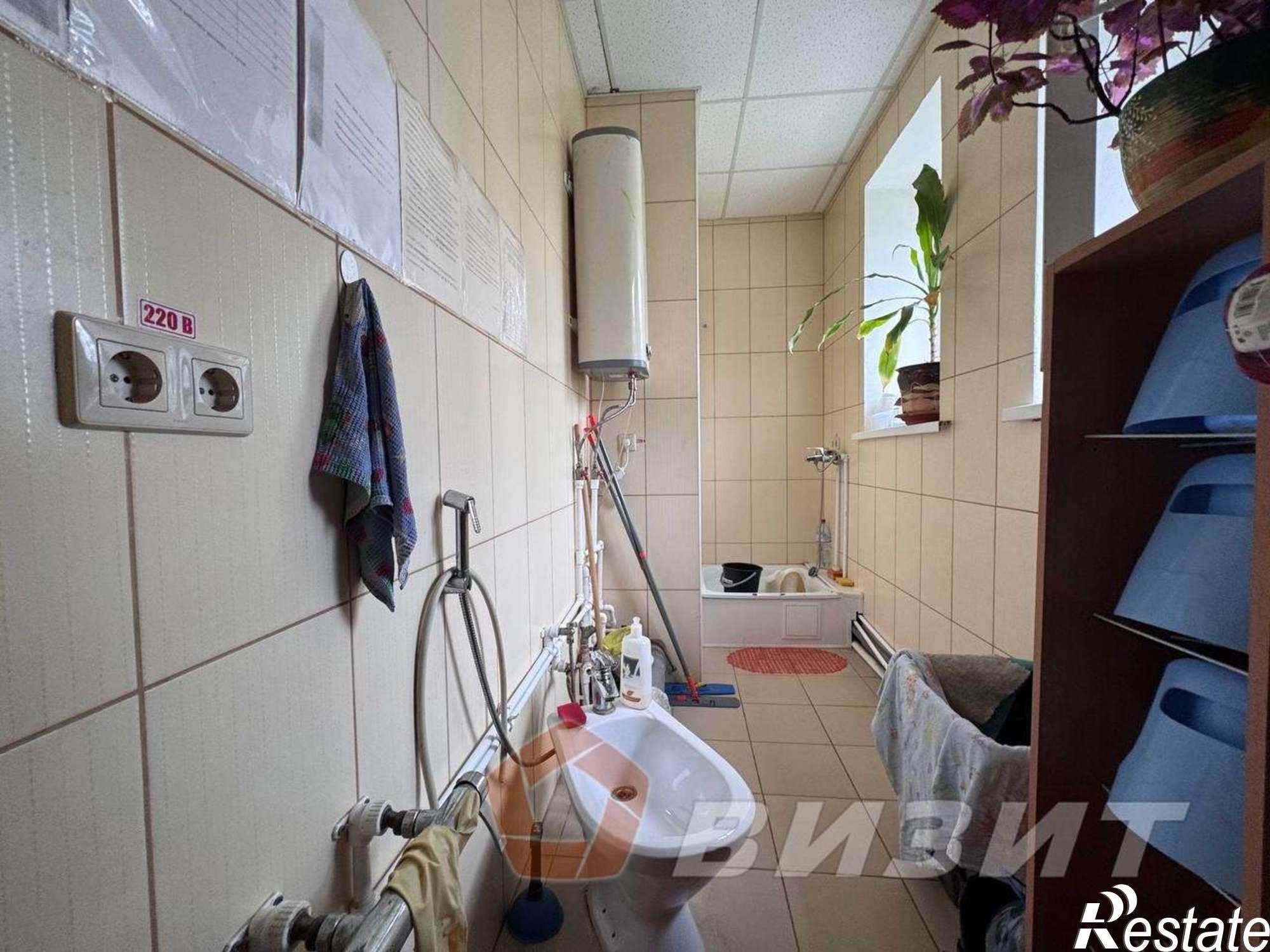 Купить торговое помещение за 18 000 000 рублей на Свободы улица, 158А