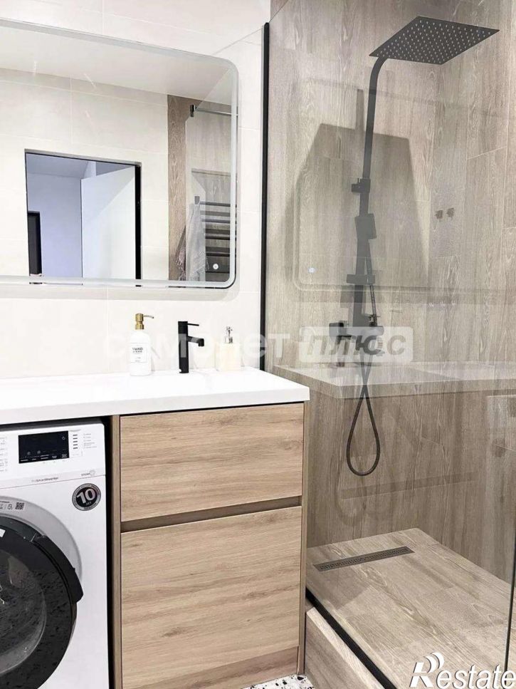2-комн квартира Революционная улица, 101Вк1