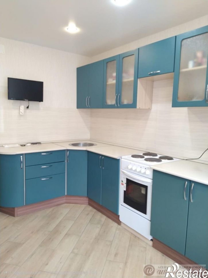 2-комн квартира Строителей улица, 33