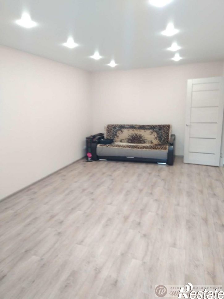 2-комн квартира Строителей улица, 33