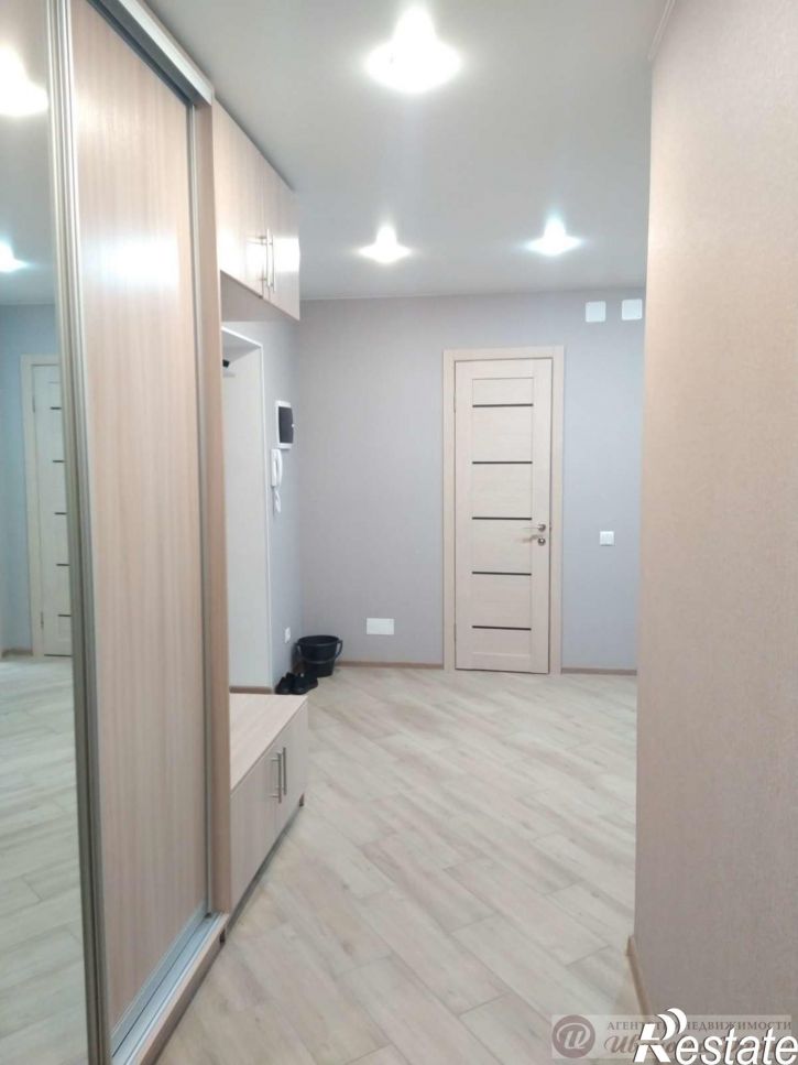 2-комн квартира Строителей улица, 33