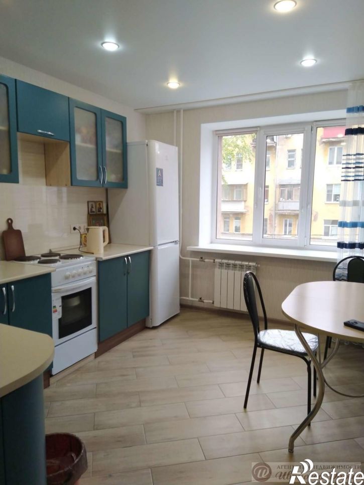 2-комн квартира Строителей улица, 33