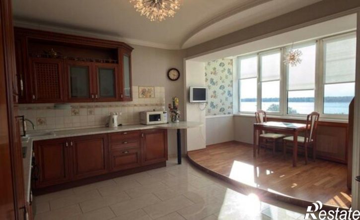 3-комн квартира ул Алексея Толстого, 122,  д. 122