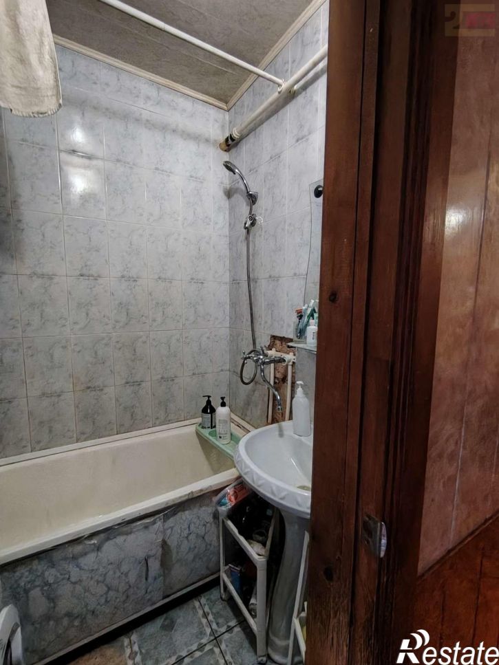 5-комн квартира Дзержинского улица, 22А