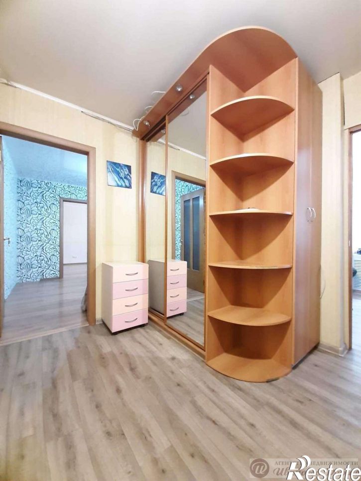 2-комн квартира Промышленности улица, 307