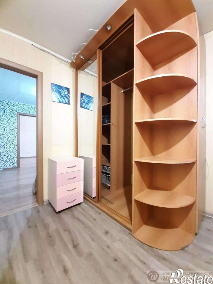 2-комн квартира Промышленности улица, 307