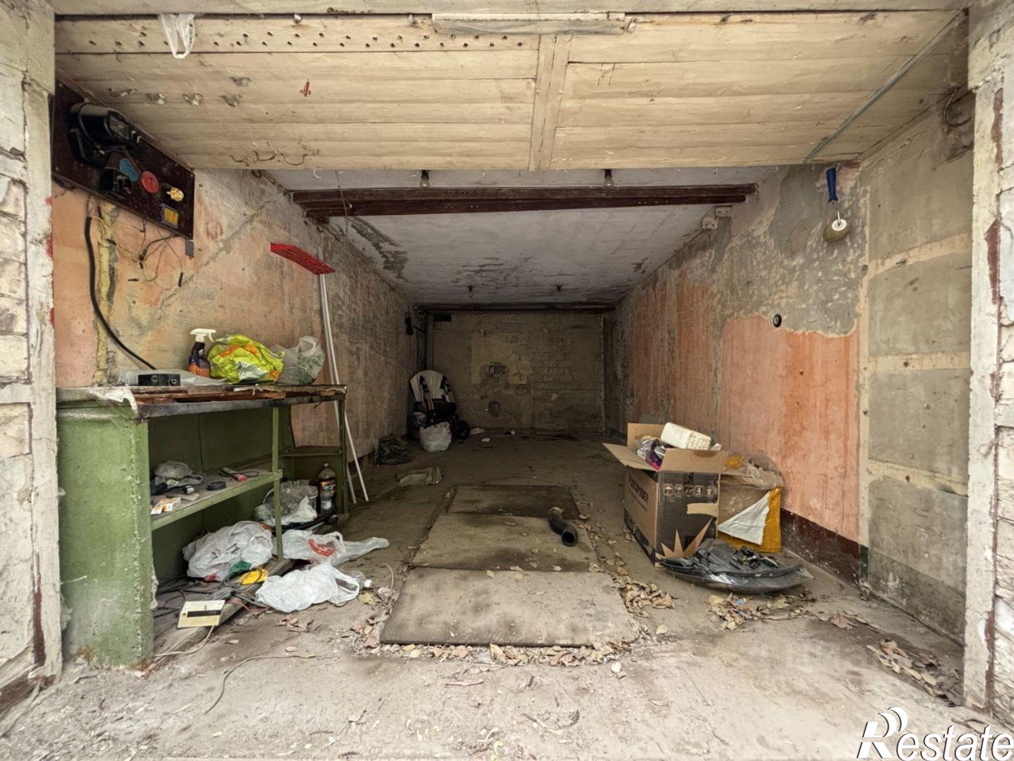 Купить гараж, место в паркинге за 1 582 430 рублей на ул Революционная, 97а