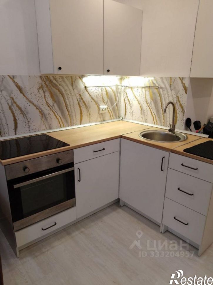 3-комн квартира ул Петра Алабина, 2,  д. 2