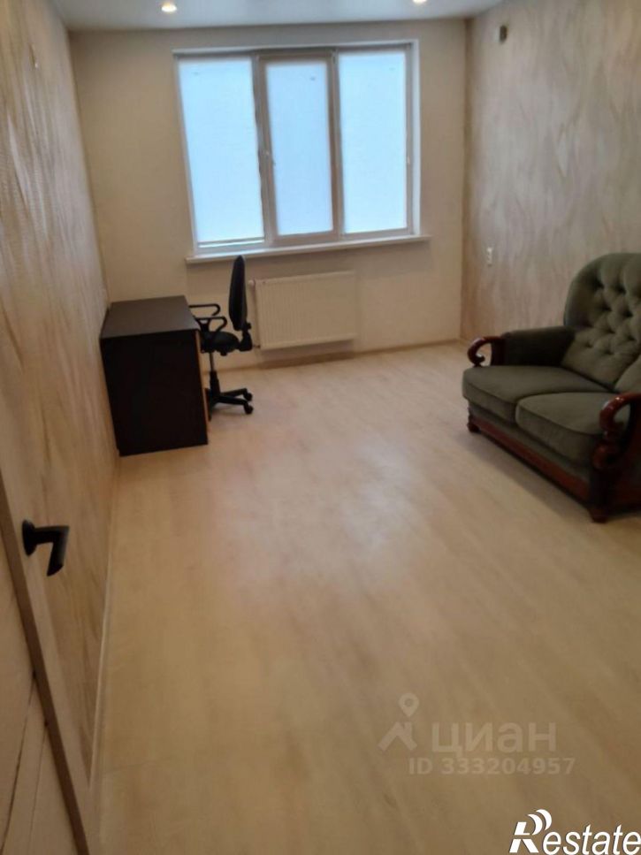 3-комн квартира ул Петра Алабина, 2,  д. 2