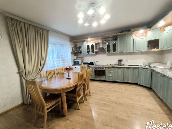3-комн квартира Советской Армии улица, 240Б