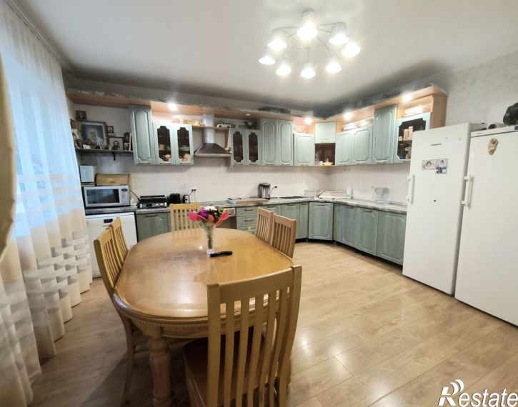 3-комн квартира Советской Армии улица, 240Б